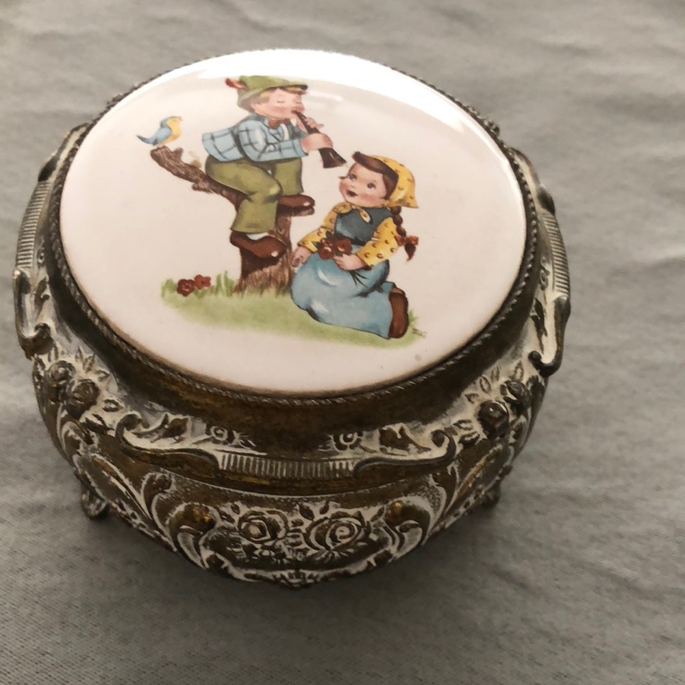 Vintage trinket music box